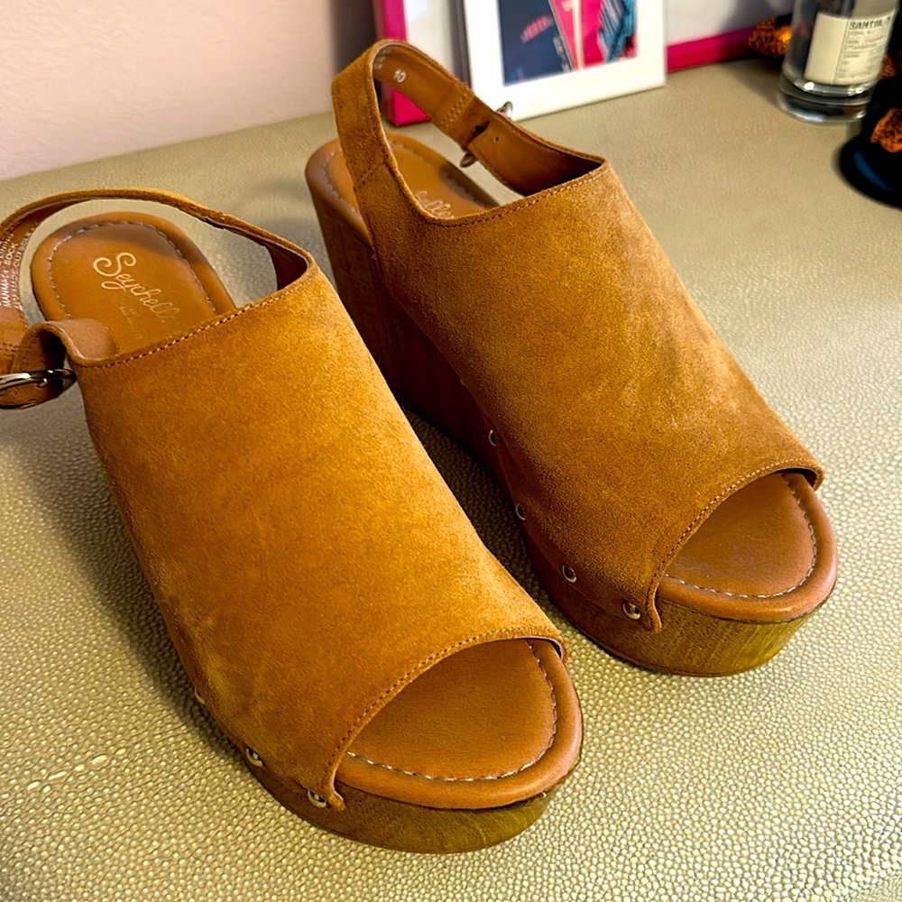 Seychelles Elated Platform Wedge Sandal in Cognac Suede